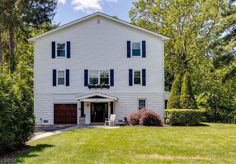 12 Forest Ave — Photo 1