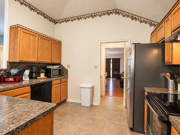 5th image of 203 Knight Ln
