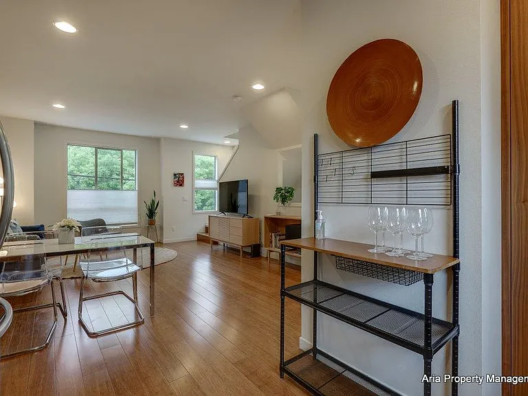 163 SE 13th Ave — Photo 16