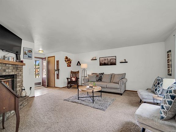 4th image of 2745 Humboldt Rd