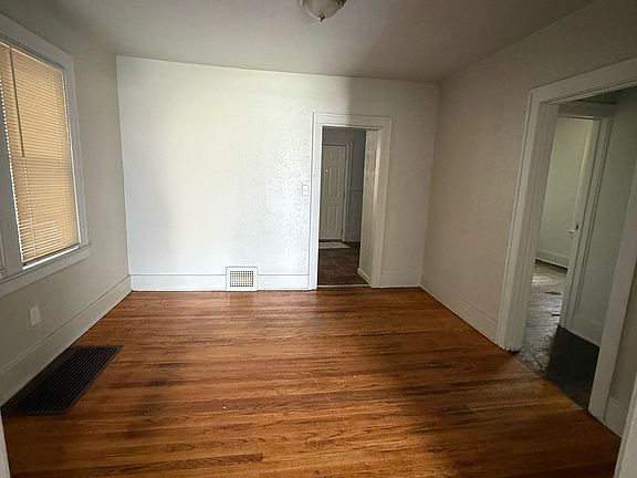 4th image of 16327 Log Cabin St