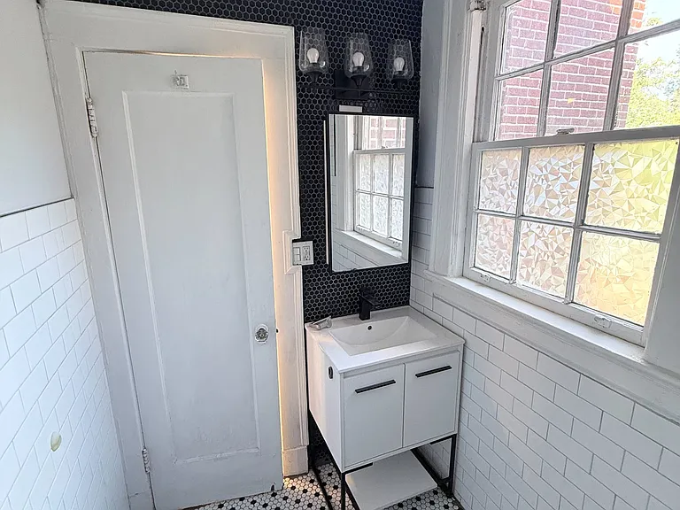 2061 Forbes St #12 — Photo 11