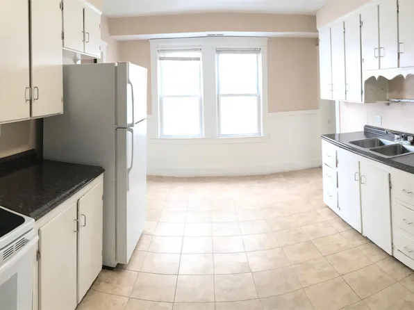 2 North Main St, Webster, MA 01570