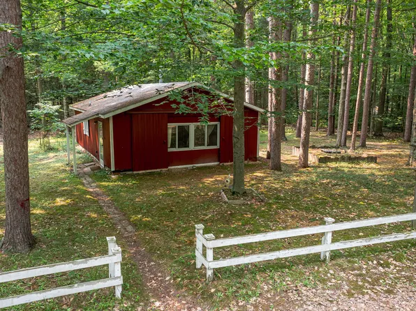 7211 Northern Dr, Pentwater, MI 49449