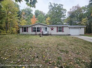 500 Mooncrest Dr, Roscommon, MI 48653