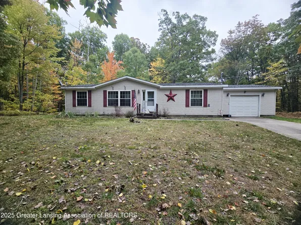 500 Mooncrest Dr, Roscommon, MI 48653