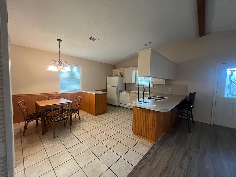 301 Wildwood Cir — Photo 5