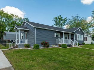 201 N Maple St, Christopher, IL 62822