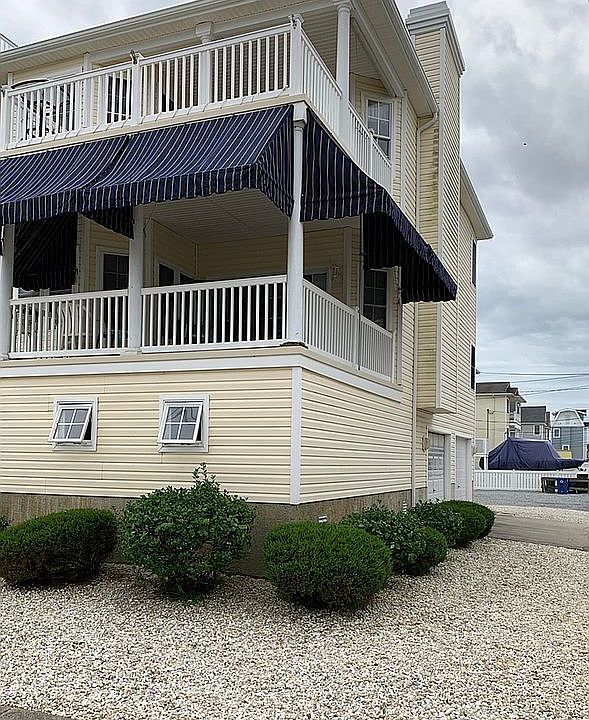 2nd image of 10-12 10th St #1