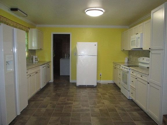 4th image of 225 Eastview Dr