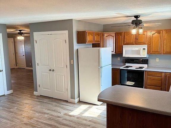 5th image of 804 E Erin Pl