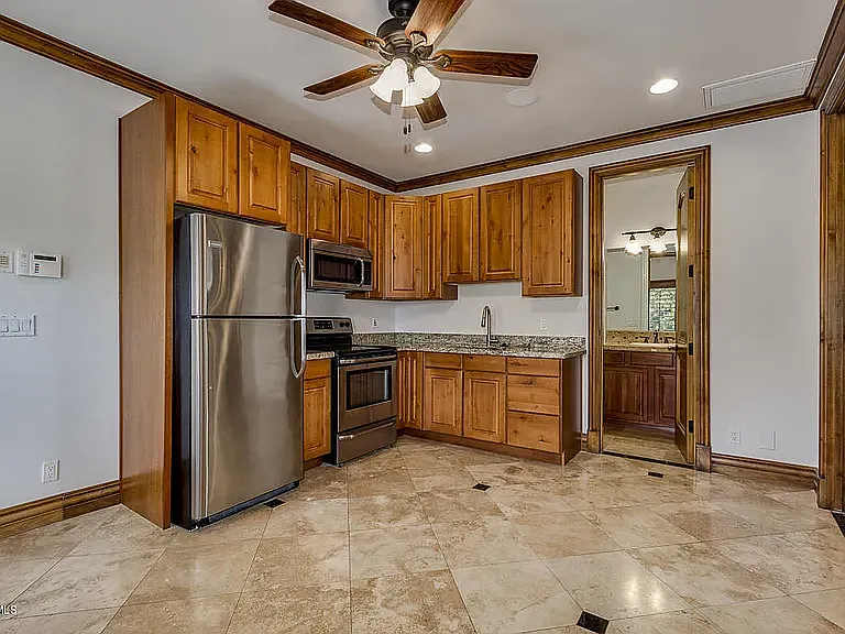 2542 E Melrose St — Photo 1