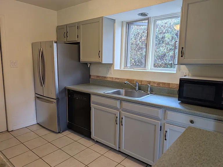 2562 Cortina Ln — Photo 12
