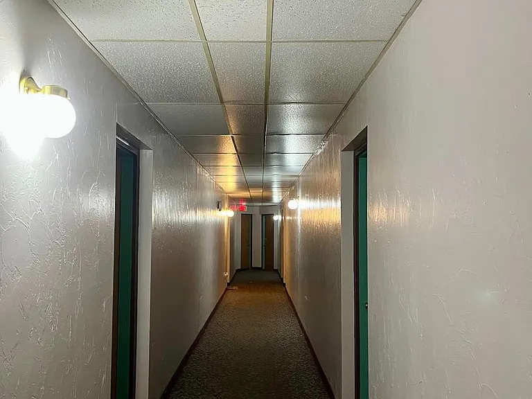 Euclid Towers — Photo 26