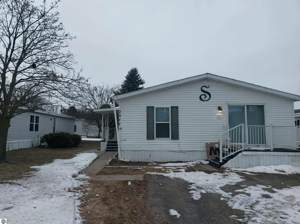 2377 Friendship Dr, Traverse City, MI 49686