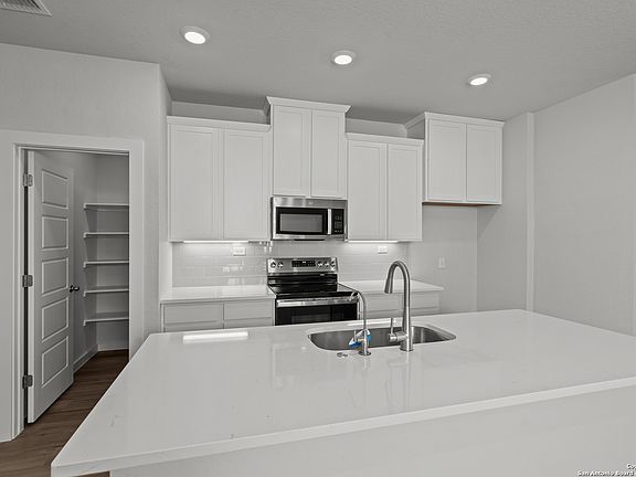 4th image of 2919 Angelou Street