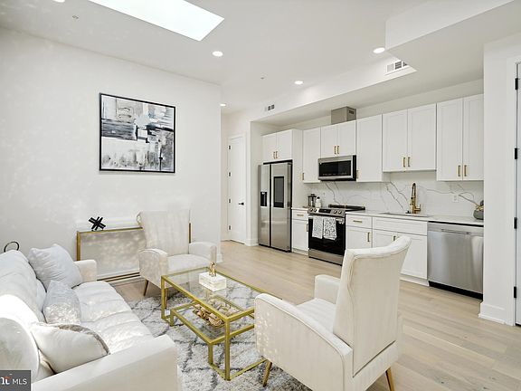 4th image of 701 Quincy St NE #5
