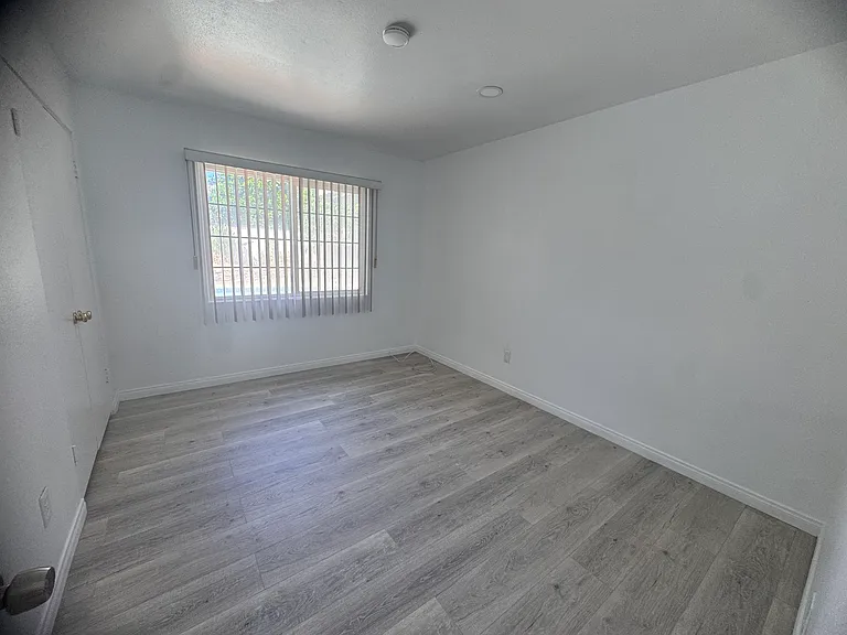 17965 Cantara St — Photo 13