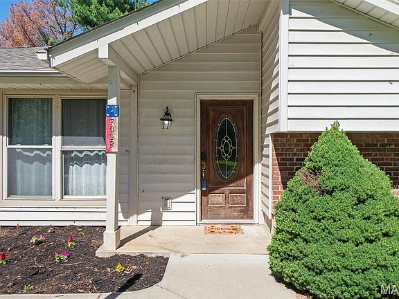 3rd image of 4 Red Oaks Dr