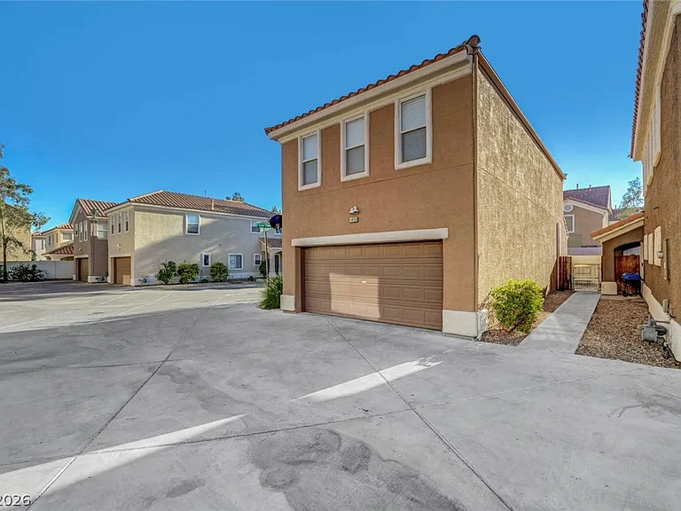 1453 Morro Creek St — Photo 5