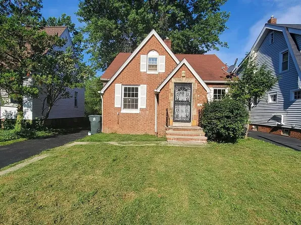 920 Vineshire Rd, Cleveland Heights, OH 44121
