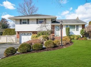 29 Tyram Ln, Commack, NY 11725