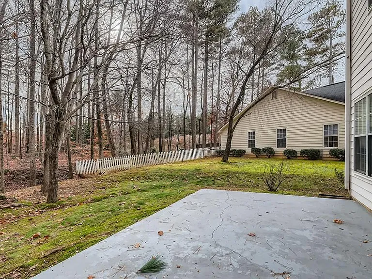 390 Saddle Bridge Dr — Photo 32