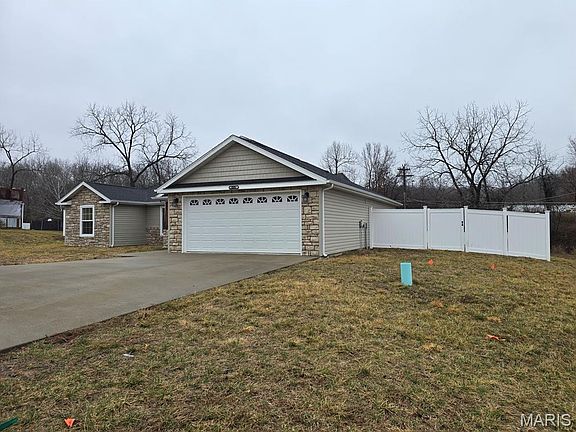 3rd image of 220 Ridgeview Dr