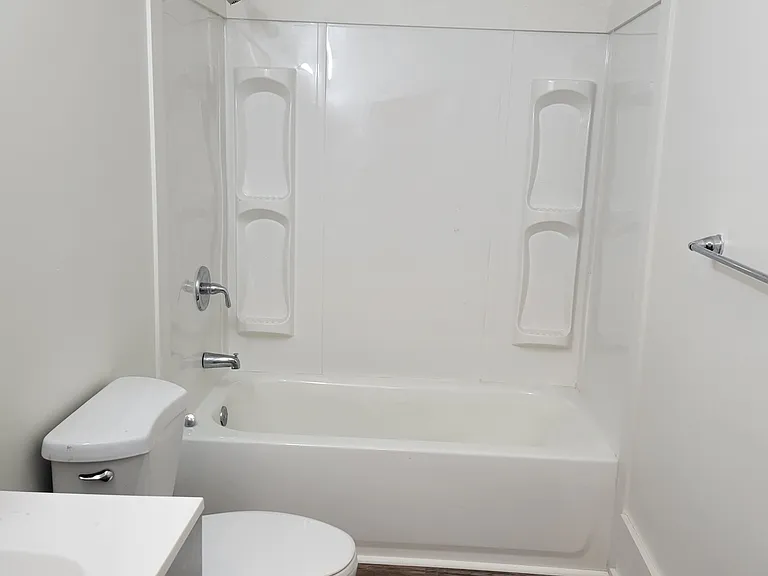 957 Chestnut St #B — Photo 7