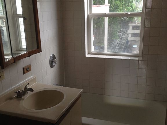 1st Floor Bath