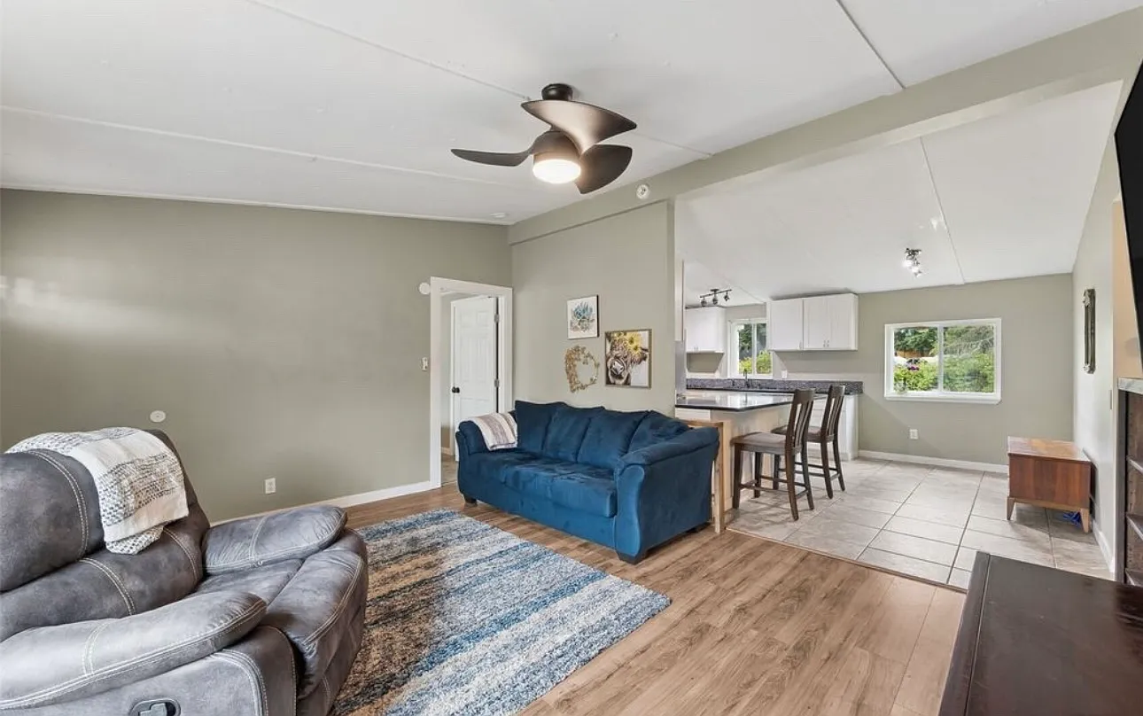 3 bed, 1080 sqft, $1,100 — Photo 3