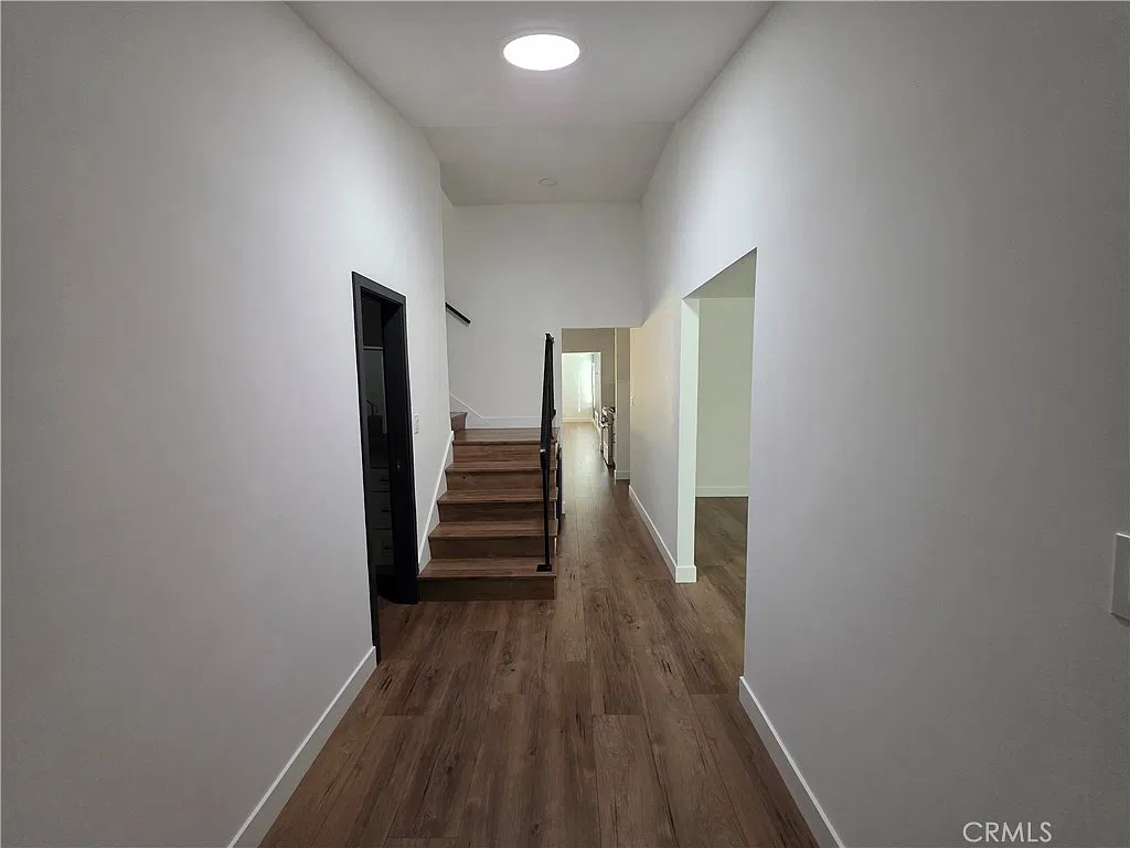 4 bed, 2471 sqft, $6,000 — Photo 2