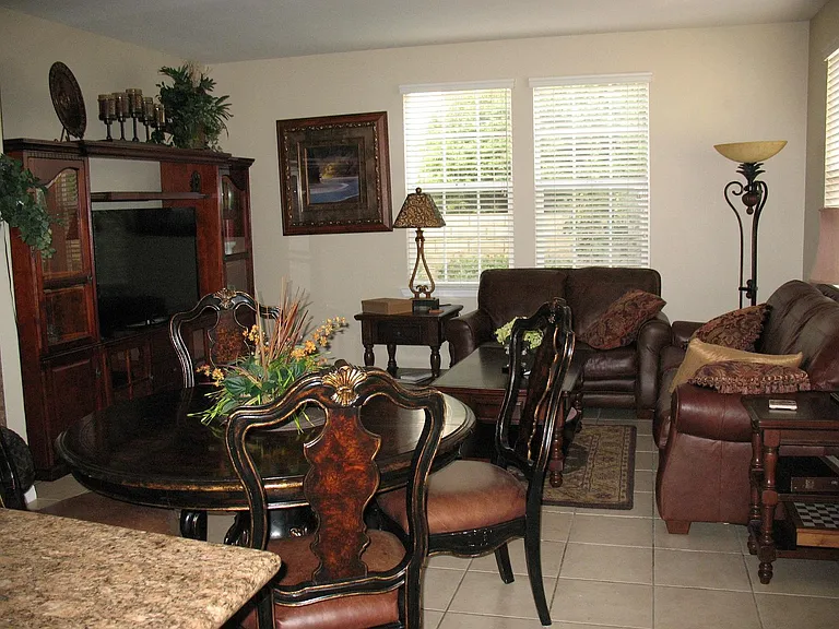 27032 Edgewater Ln — Photo 2