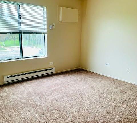 3rd image of 145 Glen St #2H