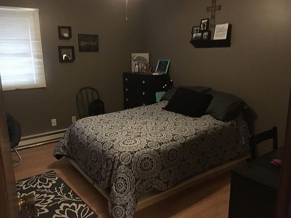 2nd image of 1537 W Howard St #4