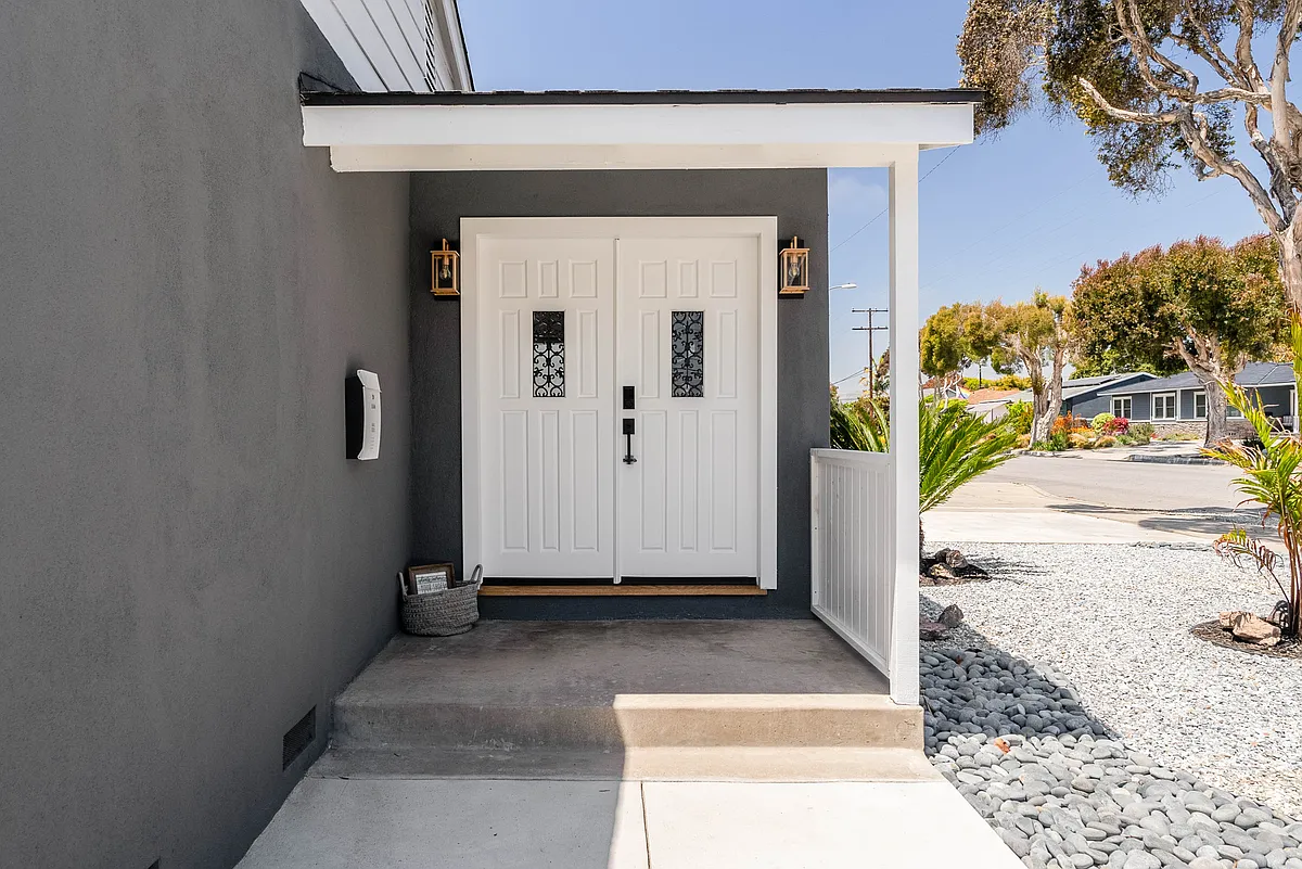 Building Photo - 401 Rancho Dr
