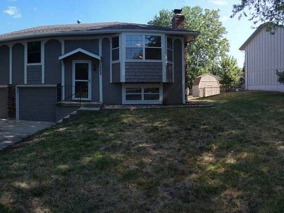2nd image of 322 SE Flagstone Dr