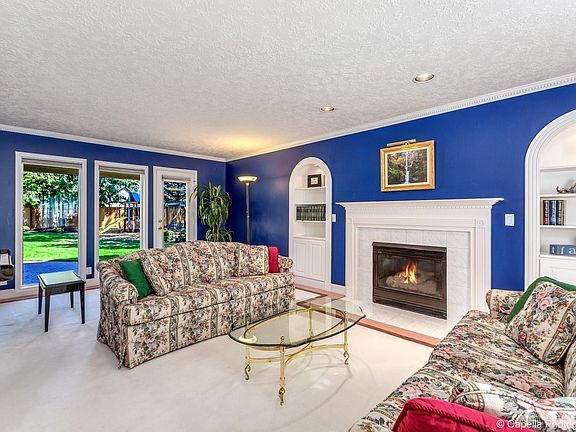 3rd image of 2388 NE Lindsey Dr
