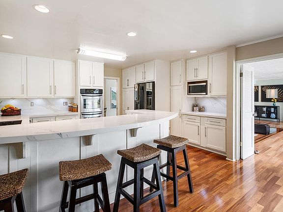 5th image of 388 Riviera Circle