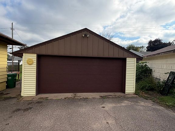 2nd image of 124 Gibraltar Rd NE