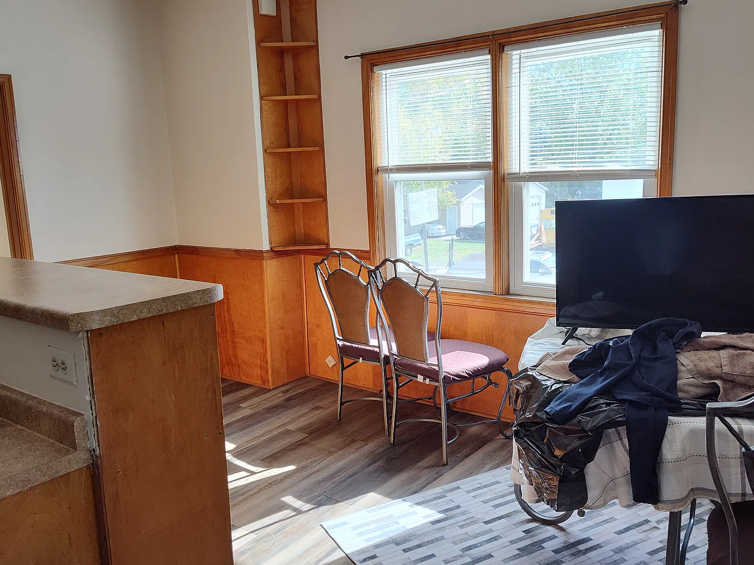 2 bed, 1100 sqft, $1,000 — Photo 2