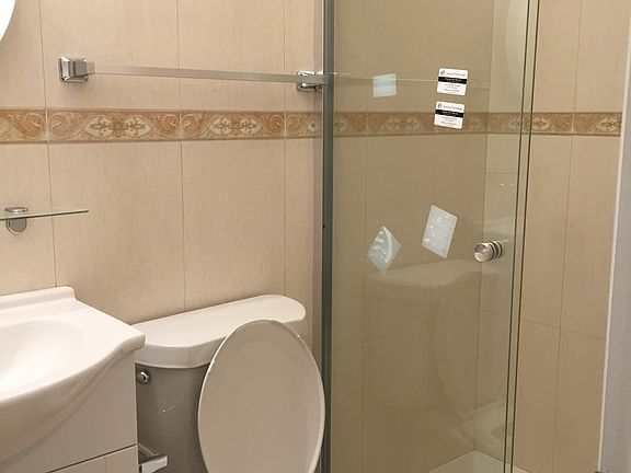 5th image of 544 Summit Ave Floor 1