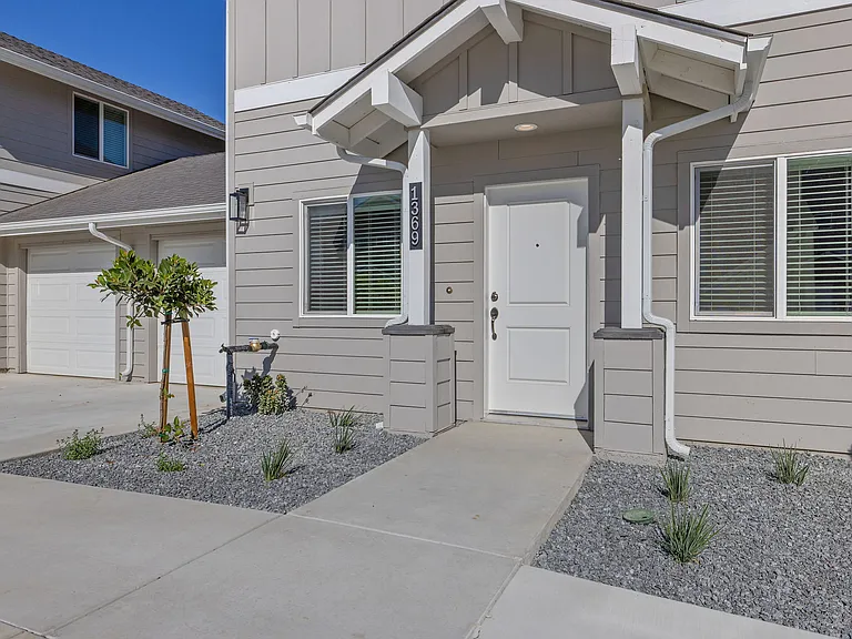 1363 W Grangeville Blvd — Photo 8