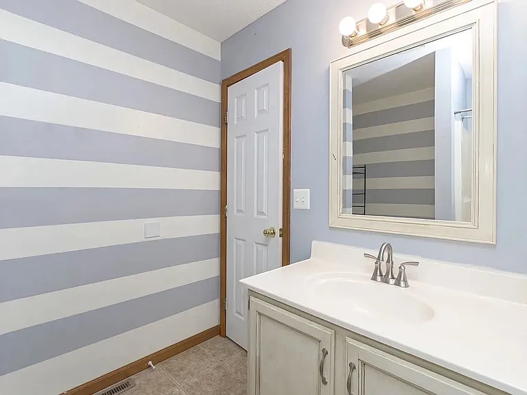 1 Parkshores Dr — Photo 22