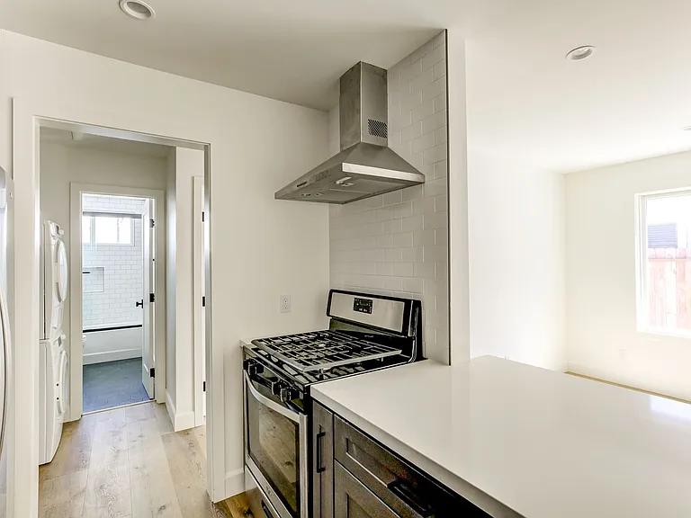455 N Olive St — Photo 22