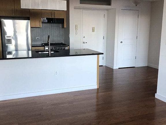 3rd image of 549 Borden Ave APT 4H