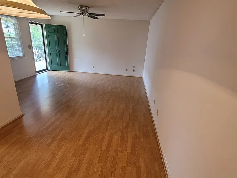 544 Wimbledon Ct — Photo 5