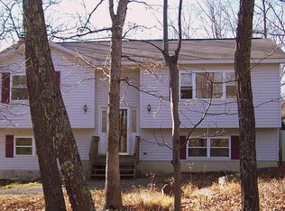 185 Water Forest Dr, Milford, PA 18337