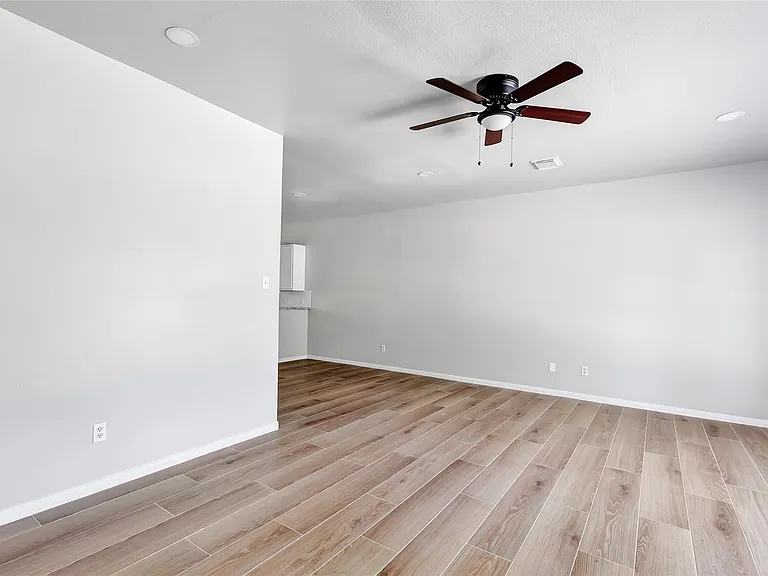 10445 Wicklowe St #1 — Photo 29
