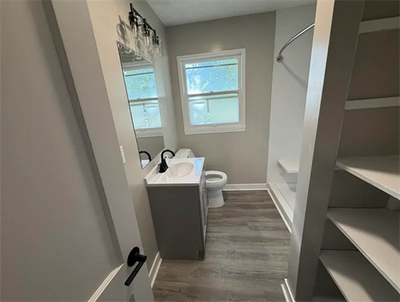 4 bed, 2.0 bath, $1,749 — Photo 2